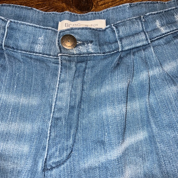 BCBGeneration Blue Denim High Waist Pleated Distressed Jean Shorts Size 28 - Picture 2 of 7